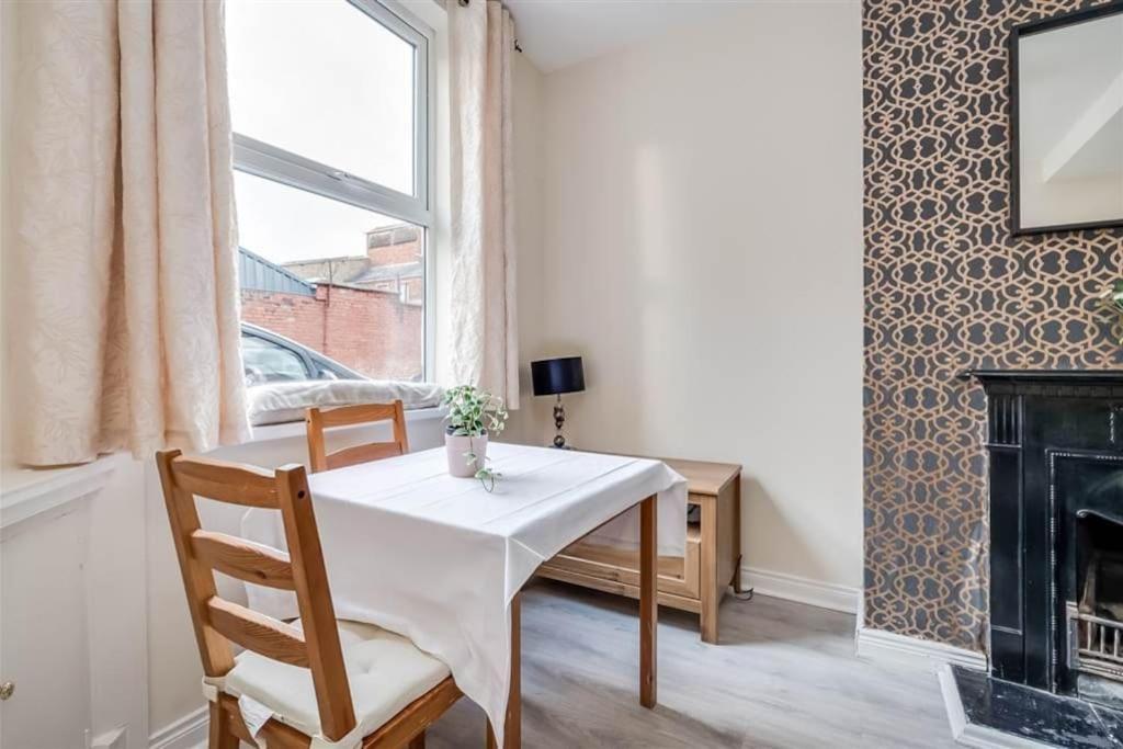 Beautiful 2 Bed House, South Belfast. 7 Minutes Centre. Belfast