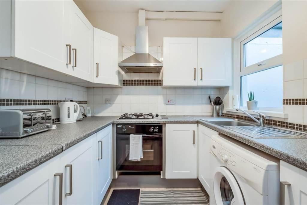 Holiday home Beautiful 2 Bed House, South Belfast. 7 Minutes Centre. *